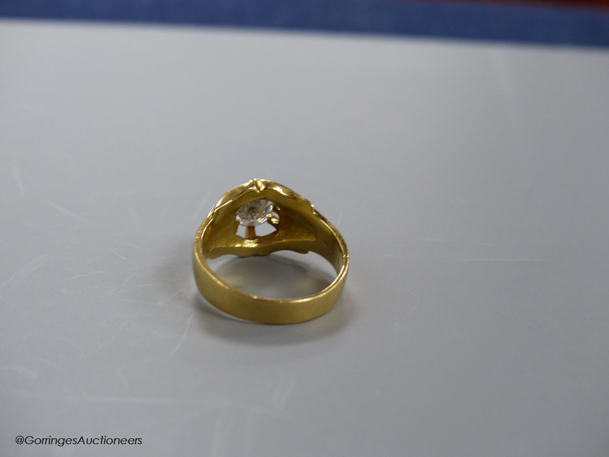 A modern 18ct gold and claw set solitaire diamond ring, size T, gross weight 9.2 grams